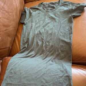 lululemon athletica Olive Muscle Tee